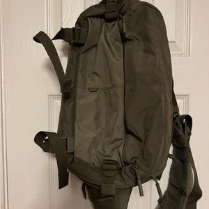 LV10 SLING PACK 13L DETAILS